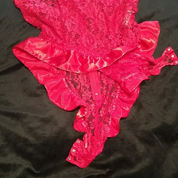 Victoria’s Secret Red 90's Gold Label Vintage Lace Teddy Satin Ruffle Bodysuit - Picture 15 of 16